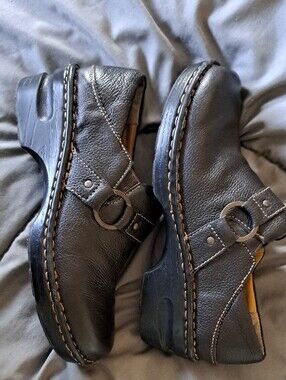 Ladies Dark Brown Pebbled Leather Clig Style  Slip-On Casual Shoes